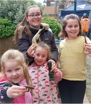 Young archaeologists at the Maison Dieu